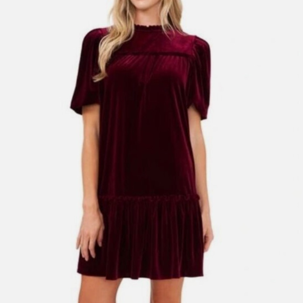 CeCe Short Sleeve Velvet Ruffle Dress in Wine
